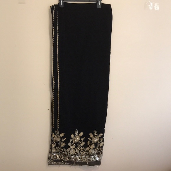 Gold embroidered Velvet Wrap.Hard2find/NWOT/Chic💕 - Picture 2 of 8